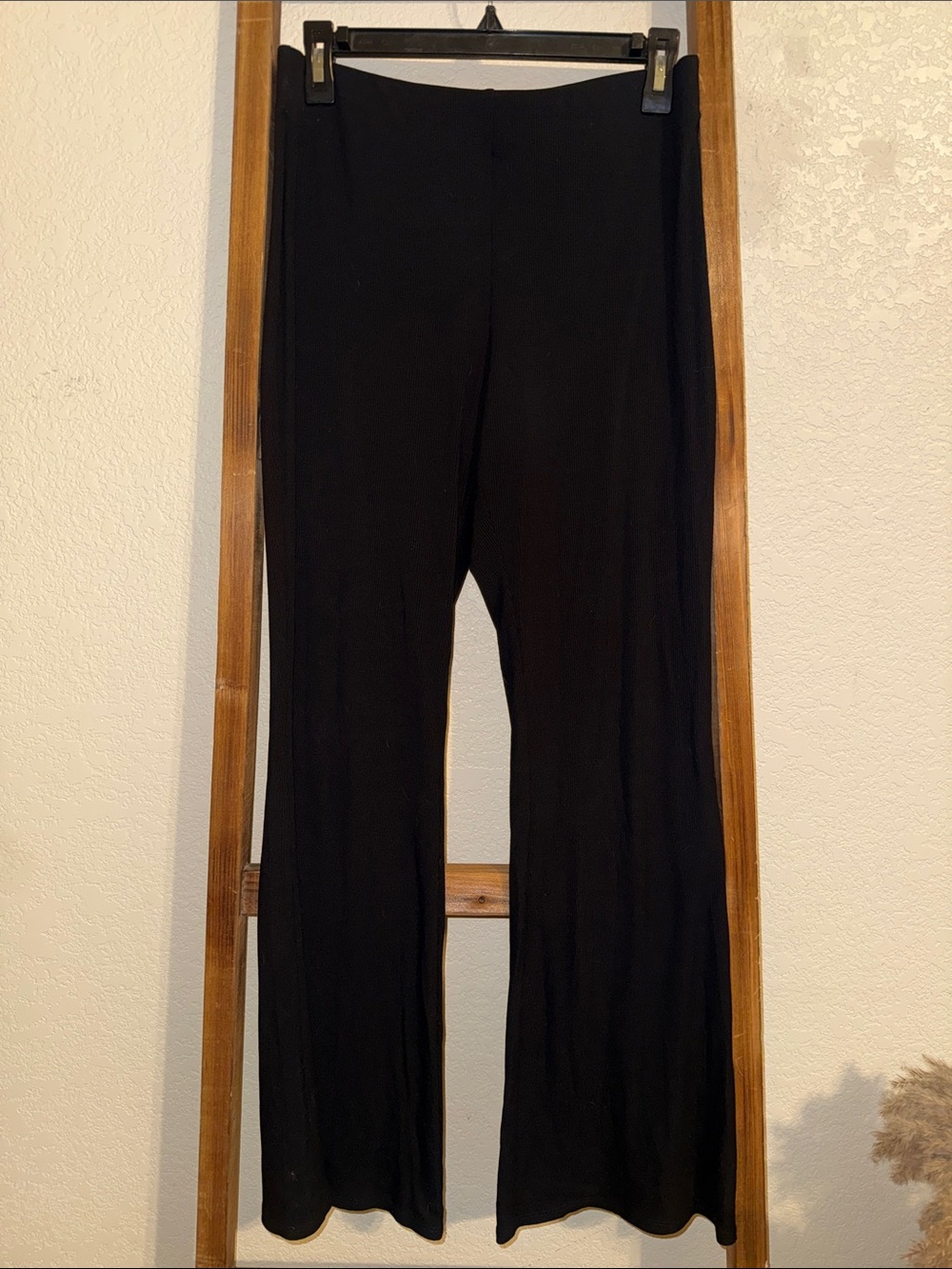 Sadie & Sage Black Wide-Leg Ribbed Pants